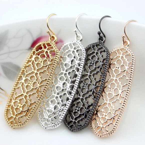 Jewelry - Elegant Oblong Filigree Dangle Earrings